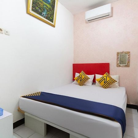 Spot On 2425 Salina Hotel Syariah Sidoarjo Buitenkant foto