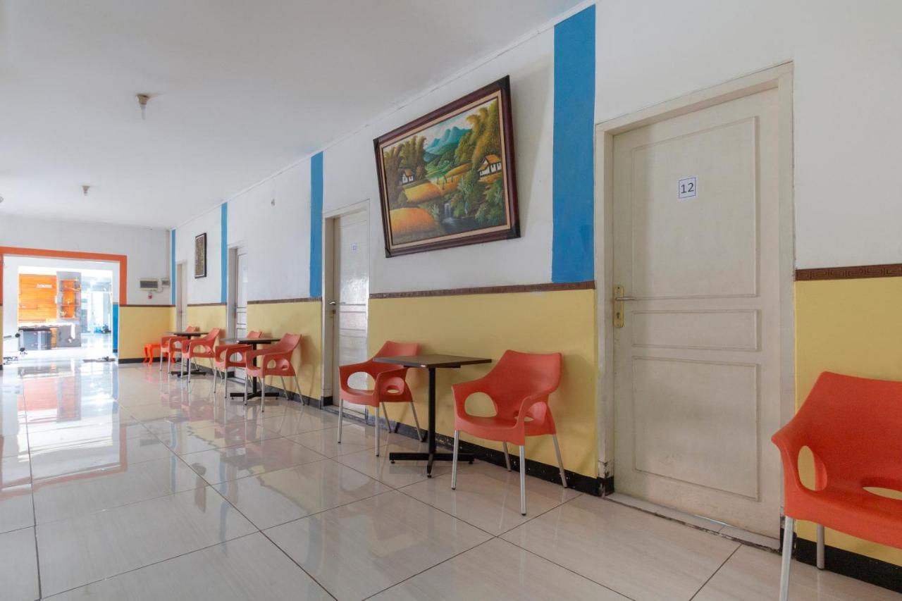 Spot On 2425 Salina Hotel Syariah Sidoarjo Buitenkant foto